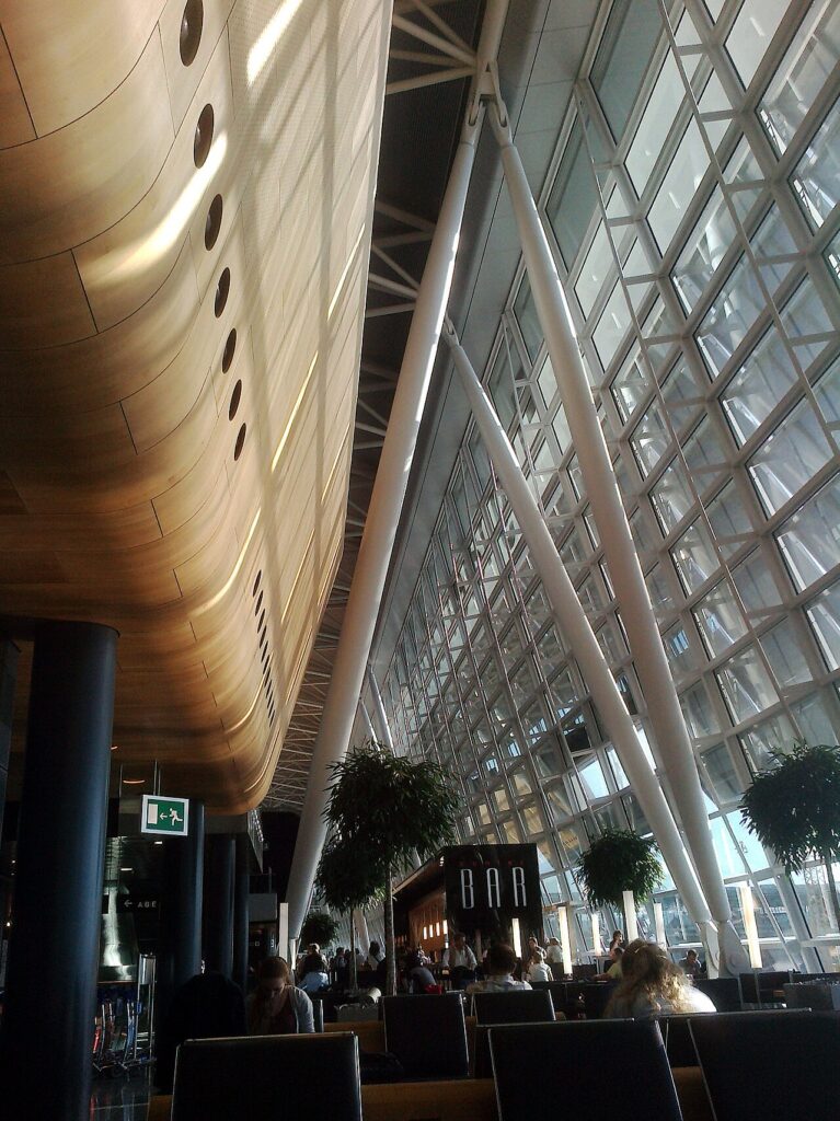 Zurich Airport Terminal (186313365)